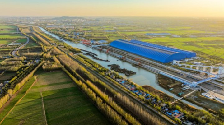 大众日报丨济宁港跻身亿吨大港行列，成为北方内河首个吞吐量过亿吨的港口