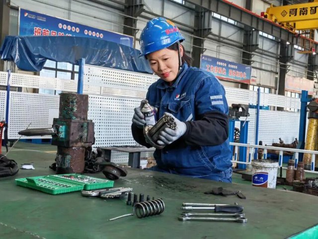 阳城二号井巾帼队伍闯出机电维修创效路