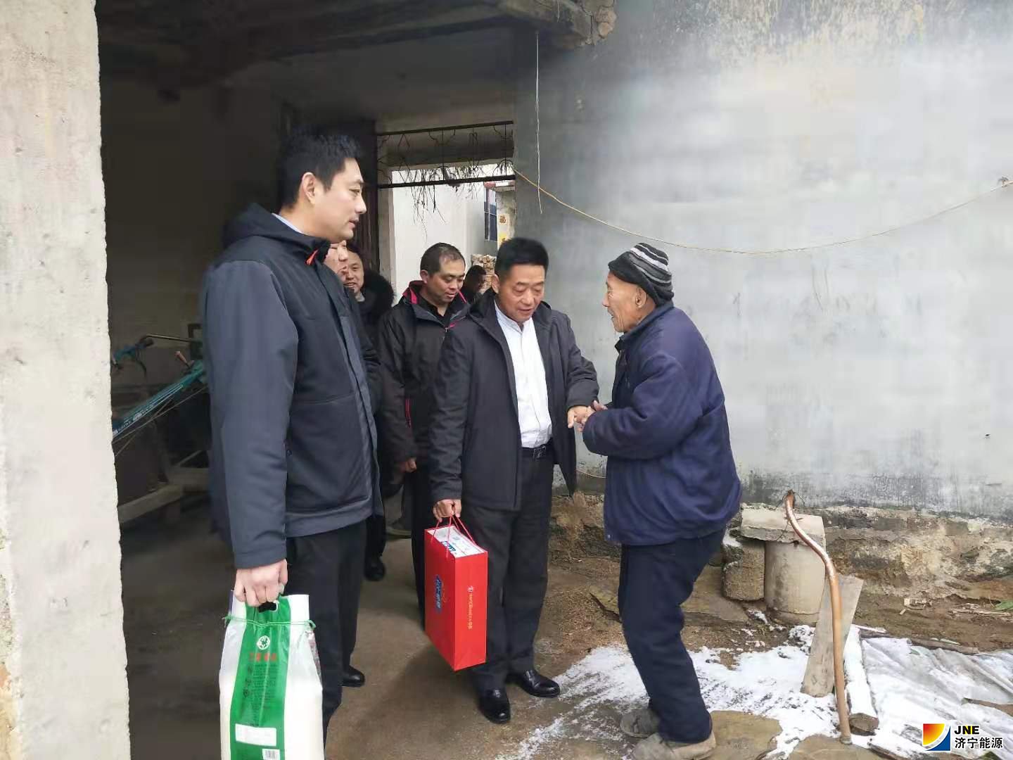 落陵盛源慰问.jpg