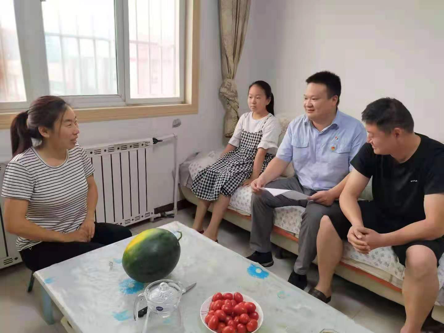 支部书记进行家访.jpg